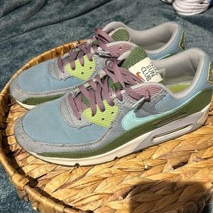 A nice pair of used Nike Sun Clubs